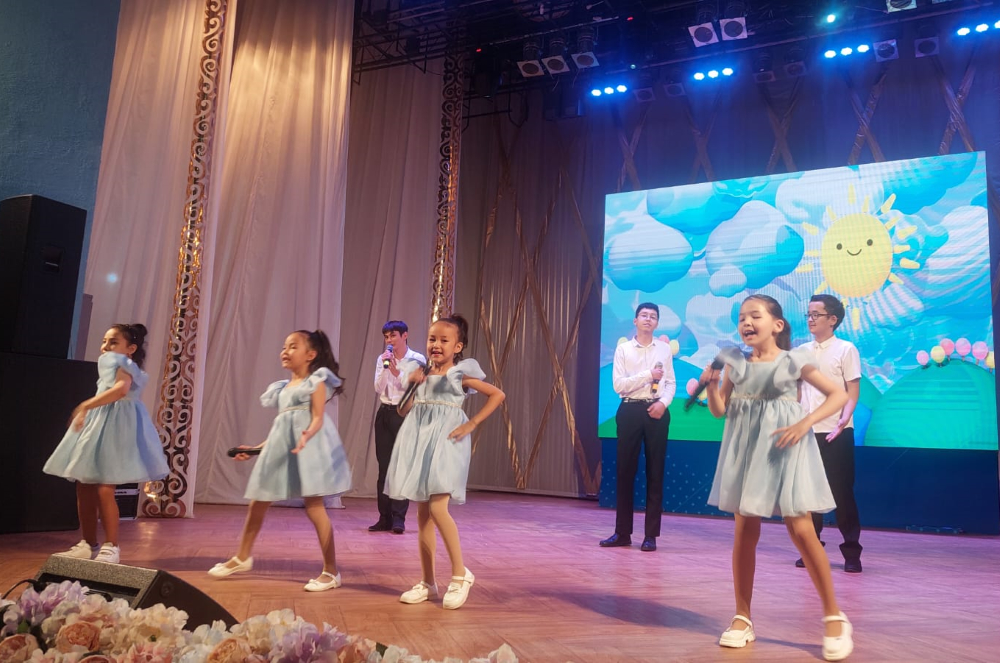 Праздничный концерт «Даңалық нұры» прошел во Дворце школьников 