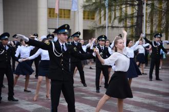 Юные павлодарцы исполнили «Вальс Победы»