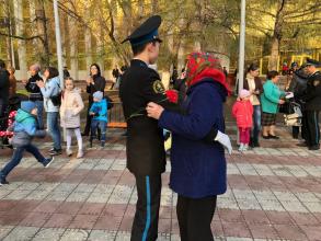 Жас павлодарлықтар «Жеңіс вальсін» биледі